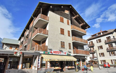 San Anton: Nuage, Ciel, Bâtiment, Fenêtre, Design Urbain, Condominium, Maison, Quartier, Zone Résidentielle