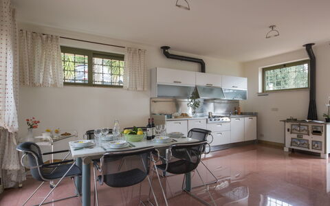 Delfina: Propriété, Pièce, Meubles, Bâtiment, Sol, Design Intérieur, Plafond, Maison, Table, Immobilier