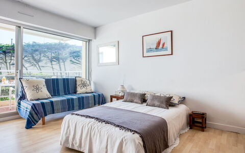 Les Terrasses Port Maria: Chambre, Meubles, Lit, Pièce, Propriété, Drap De Lit, Literie, Design Intérieur, Cadre De Lit, Sol