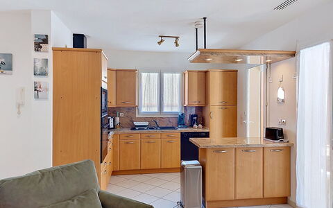 Ladine: Meubles, Bois, Cuisine, Sol, Cabinetry, Comptoir, Appareil De Cuisine, Design Intérieur, Plafond, Sol