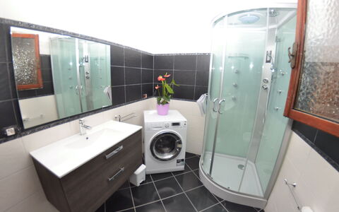 Ai Cuori: Salle De Bains, Propriété, Pièce, Design Intérieur, Architecture, Toilette, Immobilier, Luminaire Plomberie, Bâtiment, Maison