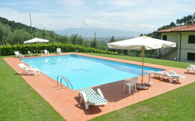 Villa Vaniglia: Piscine, Propriété, Loisir, Herbe, Centre De Loisirs, Recours, Immobilier, Ombre, Maison, Bâtiment