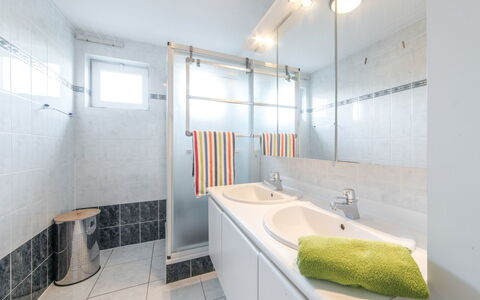 De Vakantieduinen Aan Zee: Salle De Bains, Propriété, Pièce, Design Intérieur, Bâtiment, Architecture, Maison, Immobilier, Daylighting, Tuile
