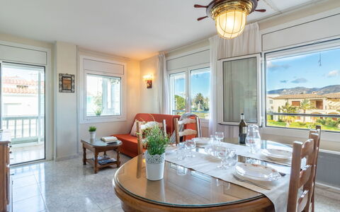Sol i Canal: Pièce, Propriété, Meubles, Bâtiment, Design Intérieur, Immobilier, Plafond, Maison, Salle À Manger, Table