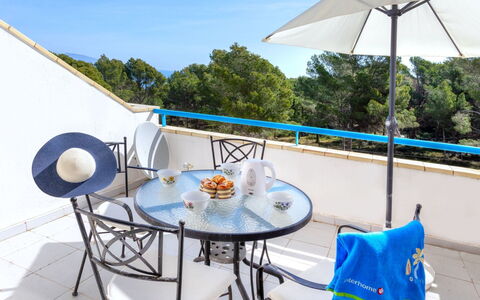 Residencial Magda Park: Propriété, Meubles, Table, Pièce, Maison, Ombre, Immobilier, Chaise, Chaise Pliante, Loisir