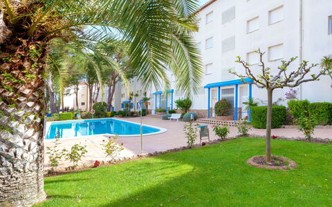Residencial Magda Park: Propriété, Bâtiment, Immobilier, Herbe, Piscine, Maison, Arbre, Condominium, Domicile, Palmier