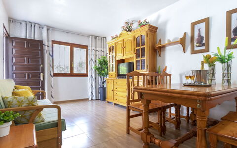 Coquetó: Plante, Table, Bâtiment, Meubles, Cadre, Plante D'Appartement, Bois, Design Intérieur, Sol, Sol