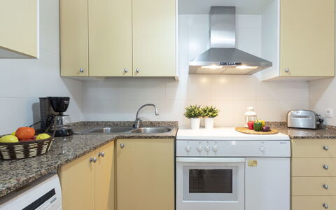 Coquetó: Comptoir, Cabinetry, Evier, Propriété, Évier, Cuisine, Appareil De Cuisine, Cuisinière, Électroménager, Robinet