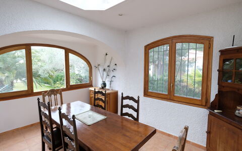 Reny: Pièce, Propriété, Salle À Manger, Meubles, Plafond, Bâtiment, Sol, Table, Design Intérieur, Immobilier
