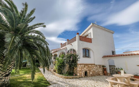 Reny: Propriété, Ciel, Maison, Arbre, Bâtiment, Palmier, Ville, Immobilier, Architecture, Domicile