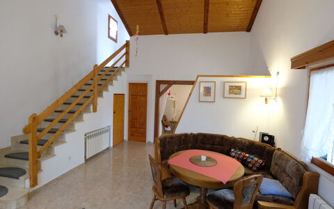 Reny: Pièce, Propriété, Bâtiment, Maison, Escaliers, Design Intérieur, Meubles, Sol, Salon, Immobilier