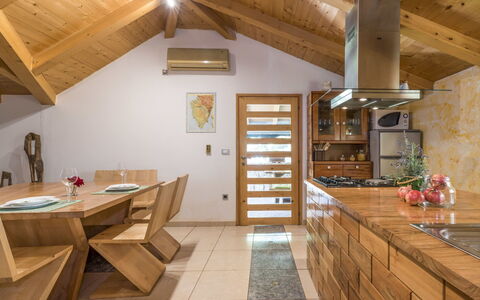 Cetina: Pièce, Propriété, Comptoir, Bâtiment, Design Intérieur, Plafond, Faisceau, Meubles, Bois, Sol