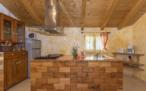 Cetina: Comptoir, Pièce, Propriété, Meubles, Bâtiment, Sol, Cuisine, Plafond, Design Intérieur, Faisceau