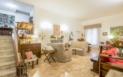 Madda: Propriété, Pièce, Salon, Design Intérieur, Bâtiment, Meubles, Immobilier, Maison, Domicile, Sol