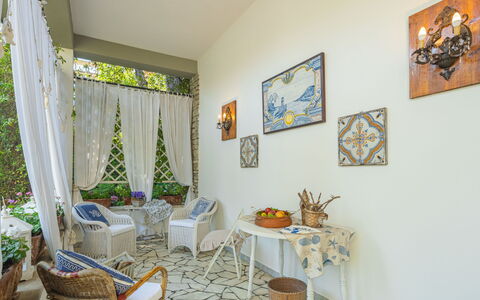 Madda: Pièce, Propriété, Immobilier, Jaune, Design Intérieur, Bâtiment, Meubles, Maison, Plafond, Table