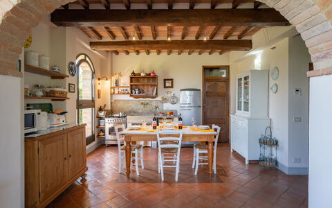Villa Alba: Propriété, Bâtiment, Pièce, Plafond, Meubles, Sol, Maison, Faisceau, Design Intérieur, Cambre