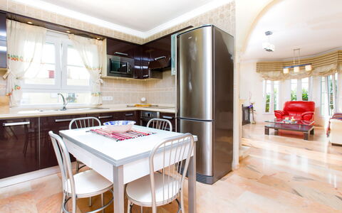 Villa Jazmin: Meubles, Design Intérieur, Sol, Sol, Bois, Cuisine, Plafond, Chaise, Éclairage, Pièce