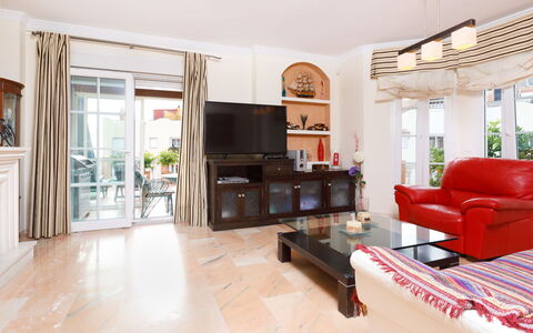 Villa Jazmin: Bleu, Jaune, Balcon, Tache De Bois, Hôtel, Plante D'Appartement