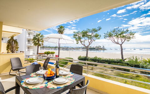 Vista al Mar: Propriété, Immobilier, Pièce, Bâtiment, Design Intérieur, Maison, Domicile, Vacances, Meubles, Condominium