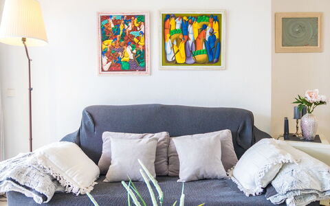 Vista al Mar: Pièce, Meubles, Chambre, Design Intérieur, Jaune, Propriété, Salon, Canapé, Mur, Lit