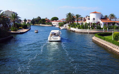 Bonica: L'Eau, Ciel, Ressources En Eau, Bateau, Plante, Navire, Bleu Azur, Arbre, Lac, Plan D'Eau