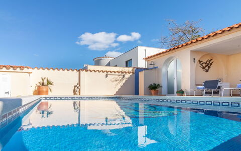Bonica: Piscine, Propriété, Bâtiment, Recours, Maison, Immobilier, Centre De Loisirs, Loisir, Vacances, Architecture