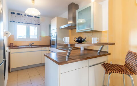 Bonica: Comptoir, Pièce, Meubles, Propriété, Cuisine, Cabinetry, Design Intérieur, Bâtiment, Sol, Immobilier