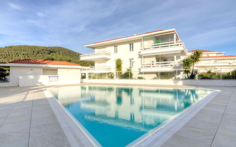 Carqueiranne 101: Piscine, Propriété, Nuage, Immobilier, Zone Résidentielle, Maison, Recours, Bleu Azur, Domicile, Villa