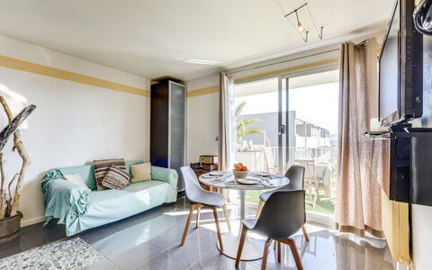 Les Vues de L'Argentière: Pièce, Propriété, Meubles, Design Intérieur, Bâtiment, Maison, Immobilier, Jaune, Salon, Sol