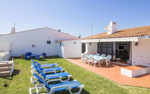 Villa Jacaranda V3: Propriété, Maison, Bâtiment, Immobilier, Domicile, Vacances, Arrière-Cour, Recours, Villa, Pièce