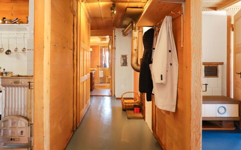 Chalet Ahorni: Bâtiment, Bois, Design Intérieur, Maison, Sol, Sol, Dur, Porte, Plafond