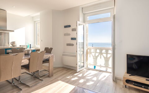Roch Maria: Pièce, Propriété, Design Intérieur, Meubles, Sol, Bâtiment, Maison, Salon, Plafond, Immobilier