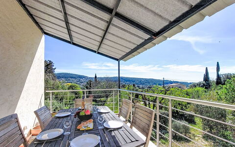 La Chilière: Meubles, Chaise, Mobilier De Jardin, Tableau De Plein Air, Ombre, Balcon, Table Cuisine Et Salle A Manger, Porche, Plate-Forme, Patio