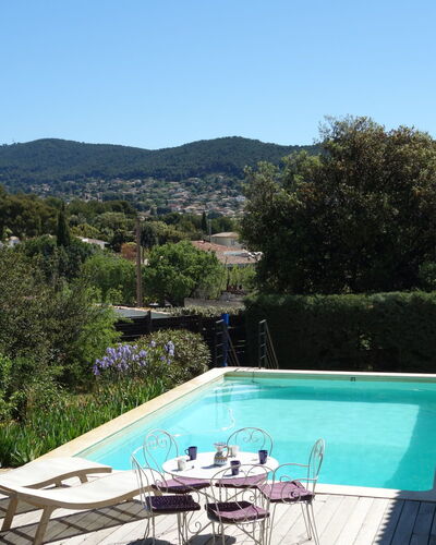La Chilière: L'Eau, Plante, Ciel, Bâtiment, Piscine, La Nature, Bleu Azur, Botanique, Arbre, Paysage Naturel