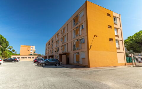 Les Ilaires: Ciel, Bâtiment, Propriété, Fenêtre, Voiture, Architecture, Design Urbain, Condominium, Maison, Quartier