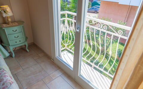 Evelyn Apartment - Diano Marina: Propriété, Produit, Pièce, Immobilier, Sol, Maison, Fenêtre, Domicile, Balustre, Architecture