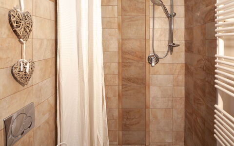 Evelyn Apartment - Diano Marina: Tuile, Propriété, Pièce, Sol, Porte, Mur, Design Intérieur, Rideau, Beige, Sol