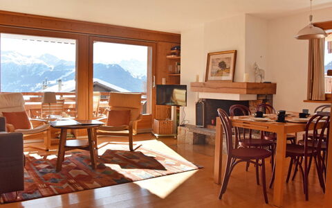 Romarin 220: Pièce, Meubles, Propriété, Sol, Table, Salle À Manger, Bâtiment, Design Intérieur, Dur, Parquet