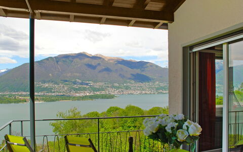 San Nazzaro 25: Propriété, Pièce, Balcon, Maison, Bâtiment, Fenêtre, Montagne, Immobilier, Domicile, Porche