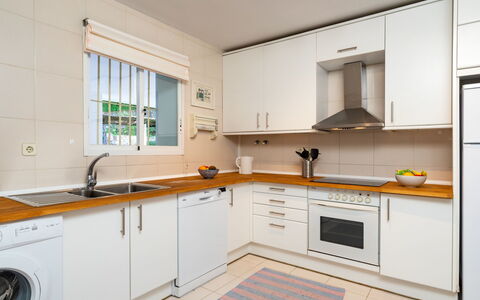 Mirador Ii: Propriété, Pièce, Cuisine, Cabinetry, Meubles, Comptoir, Jaune, Design Intérieur, Bâtiment, Immobilier