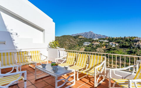 Mirador Ii: Propriété, Immobilier, Bâtiment, Maison, Meubles, Balcon, Jaune, Appartement, Pièce, Domicile