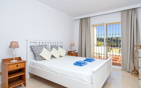 Mirador Ii: Chambre, Meubles, Lit, Pièce, Drap De Lit, Matelas, Propriété, Cadre De Lit, Design Intérieur, Literie