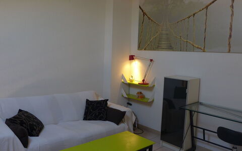 Le Barcarès 545: Meubles, Propriété, Confort, Bâtiment, Bois, Design Intérieur, Table, Architecture, Oreiller, Sol
