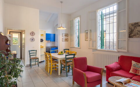 Anita: Pièce, Propriété, Salon, Bâtiment, Meubles, Design Intérieur, Maison, Jaune, Immobilier, Sol