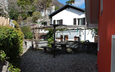 Rossella: Propriété, Bâtiment, Maison, Chalet, Immobilier, Domicile, Cour, Architecture, Pièce, Cour