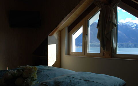 Rossella: Pièce, Chambre, Propriété, Meubles, Lit, Design Intérieur, Daylighting, Mur, Maison, Fenêtre