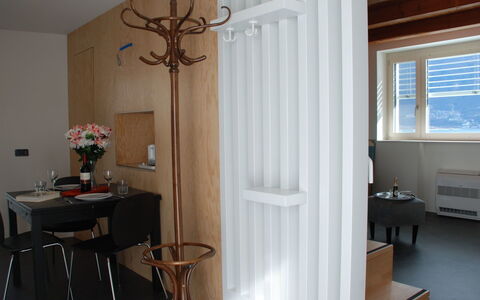 Rossella: Pièce, Propriété, Design Intérieur, Meubles, Sol, Traitement De Fenetre, Mur, Bâtiment, Rideau, Maison