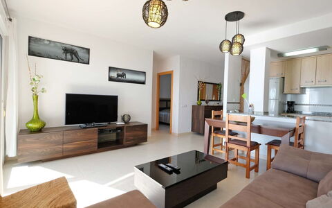Ona de Mar: Salon, Pièce, Meubles, Design Intérieur, Propriété, Bâtiment, Plafond, Table Basse, Table, Sol