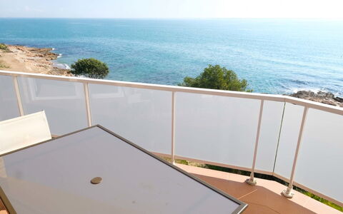 Ona de Mar: Propriété, Balcon, Maison, Ciel, Immobilier, Appartement, Pièce, Vacances, Architecture, Mer