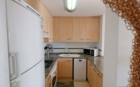 Ona de Mar: Propriété, Pièce, Meubles, Bâtiment, Design Intérieur, Cabinetry, Plafond, Sol, Maison, Architecture